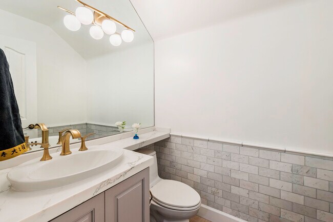 Building Photo - 346 Whites Landing