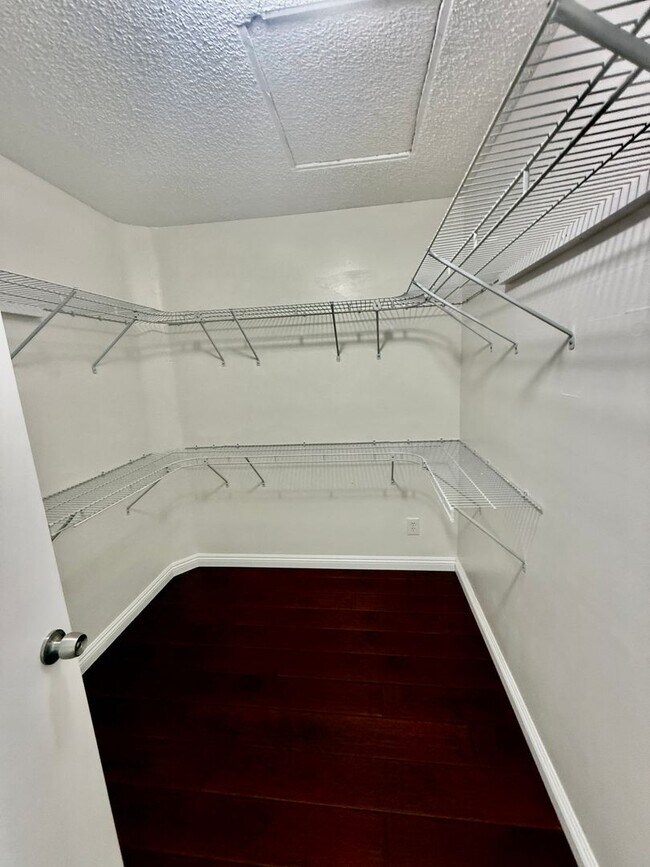 Building Photo - 3466 Siskiyou Cir