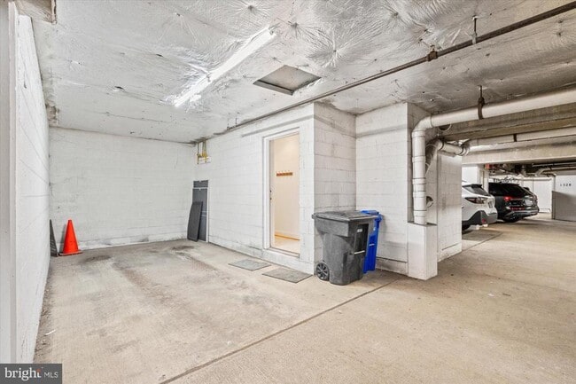Building Photo - 2622 Clarendon Blvd