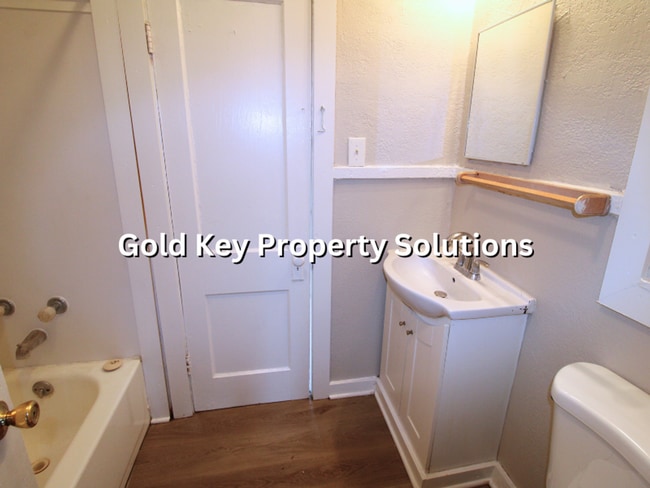 Building Photo - Updated 2 Bed 1 Bath Home For Rent (Section 8 Approved)