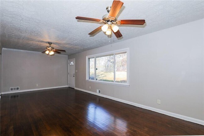 Building Photo - 4572 Campbellton Rd SW