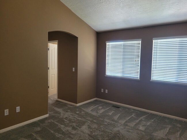 Building Photo - 5555 Geronimo Way