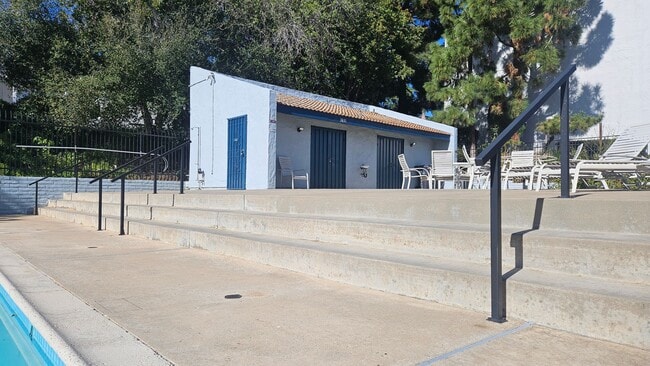 Building Photo - Beautiful 2BD 1.5BA Recently Remodeled Condo in Forest Park Plaza