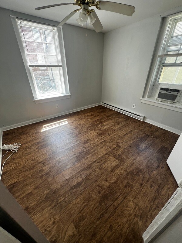Building Photo - 1022 Maplewood Ave