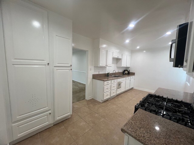 Building Photo - 1690 Amberwood Dr