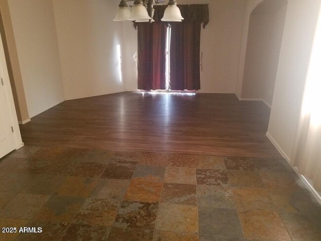 Building Photo - 2653 E Canyon Creek Dr