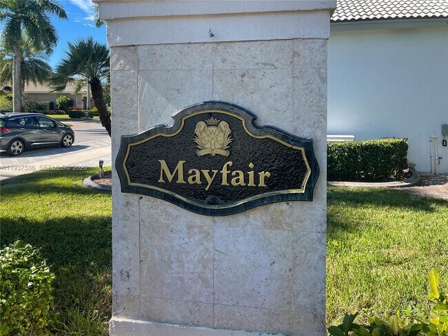 Building Photo - 2579 Mayfair Ln