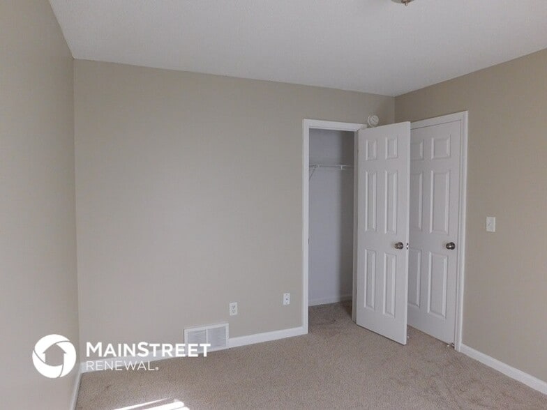 Building Photo - 6198 Braybourne Main