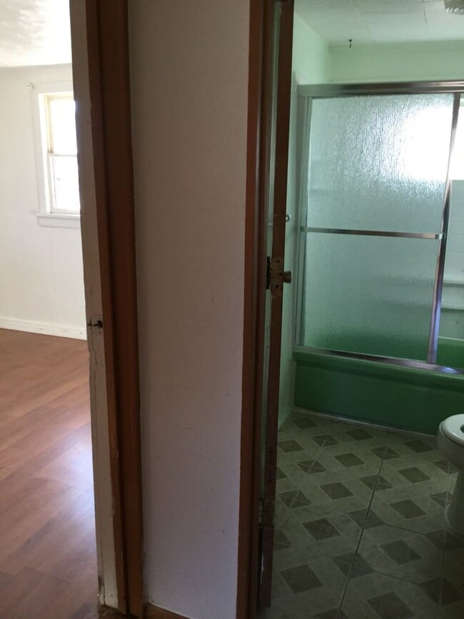 Building Photo - 3 bedroom 1 bath with large garage and shop