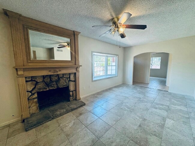 Building Photo - 1641 Loma Ln