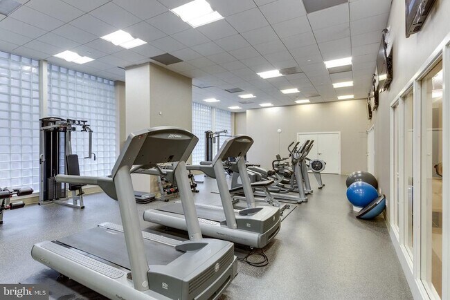 Building Photo - 1020 N Highland St