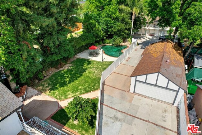 Building Photo - 6124 Corbin Ave
