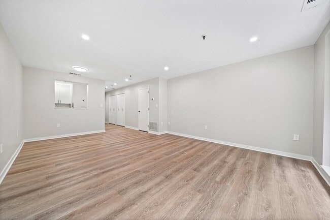 Building Photo - 1 Canal Park