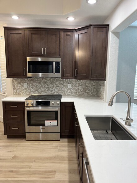 Kitchen - 100 Laterra Links Cir