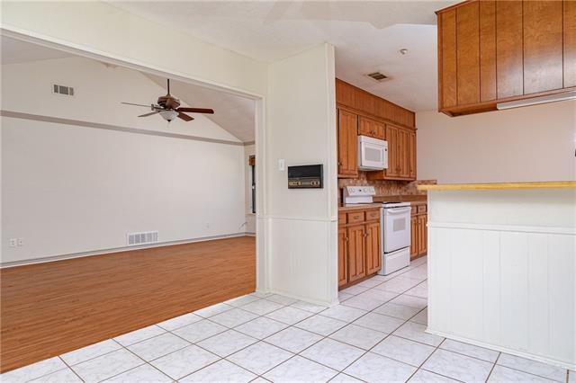 Building Photo - 6929 Briardale Dr
