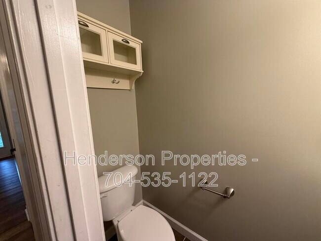 Building Photo - 2121 Ballingarry Dr