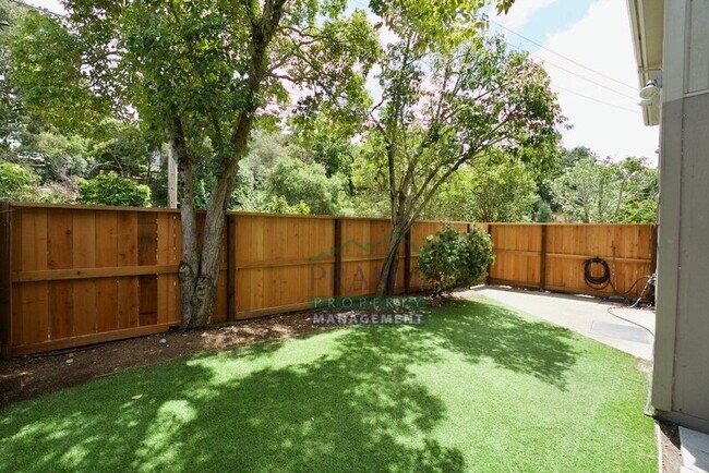 Building Photo - 1032 Los Gamos Rd