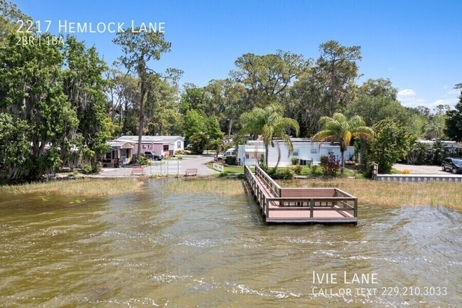 Building Photo - 2217 Hemlock Ln