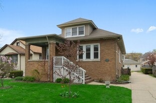 Building Photo - 1760 Henley St