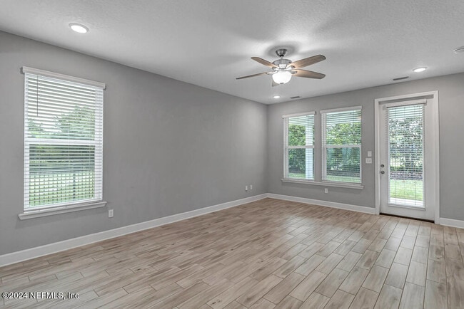 Building Photo - 588 Vista Lake Cir