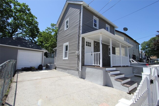 Building Photo - 12 Elm Ave