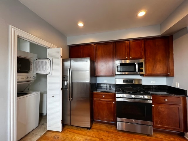 Building Photo - 2707 W Glenlake Ave