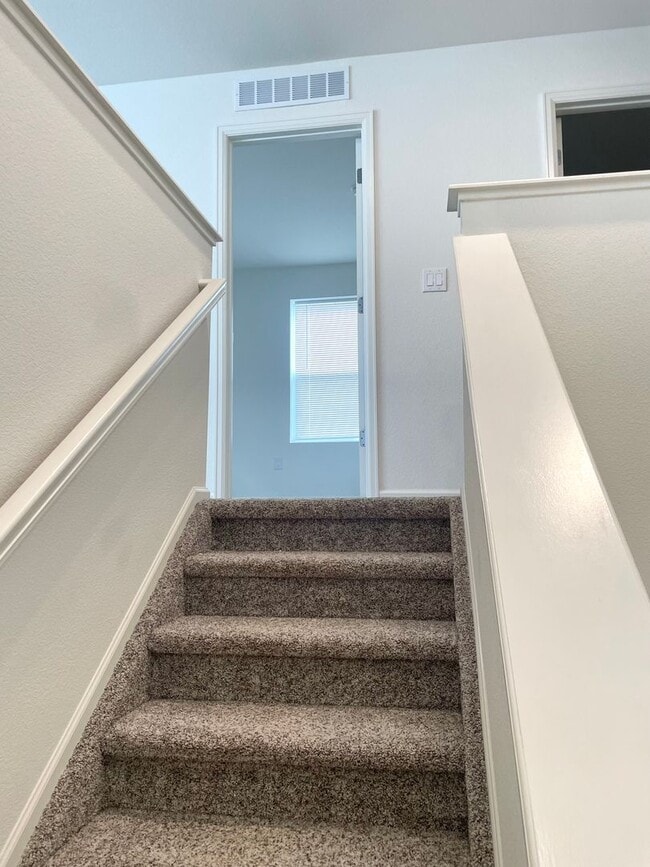 Building Photo - Beautiful 4bd 3.5 bath townhome for rent