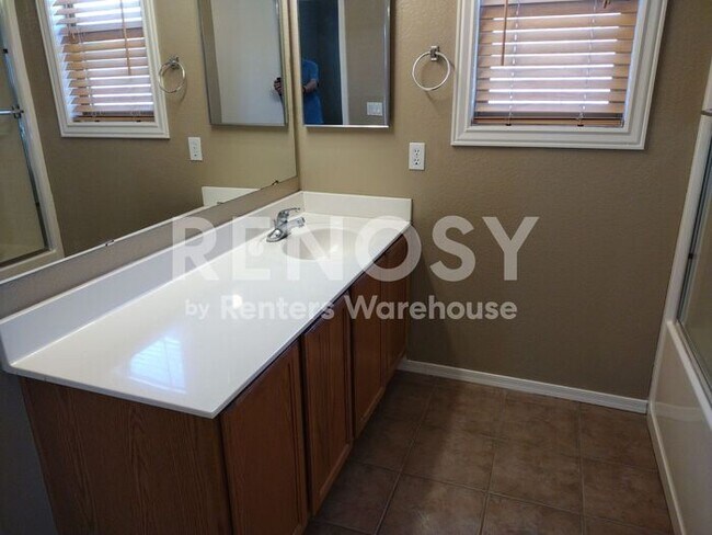 Building Photo - Self-Tour with Rently! Beautiful 3BR + Den Home in Parkwood Ranch!