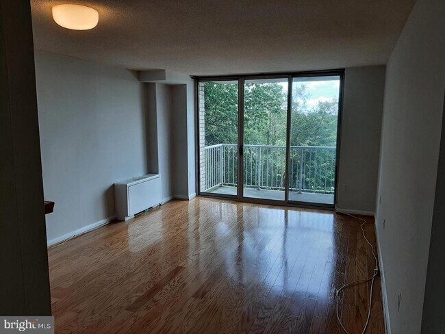 Building Photo - 2500 N Van Dorn St