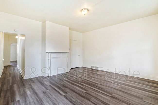 Building Photo - 814 Summit St