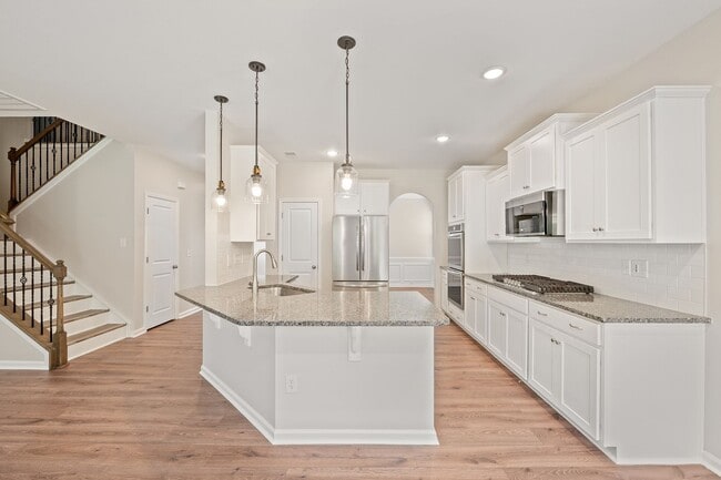 Building Photo - Stunning New Home in Enclave section Chateau