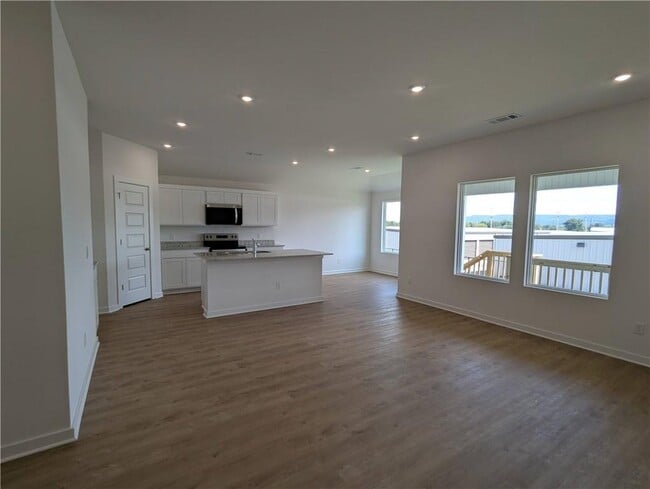 Building Photo - 1040 Rently St