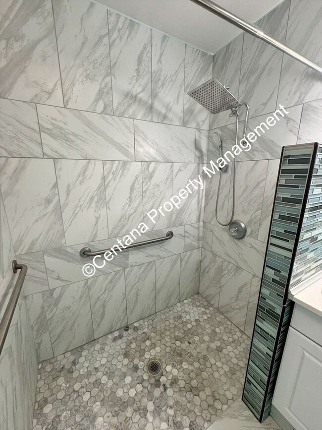 Building Photo - 3 Bed 1 Bath located on the flats