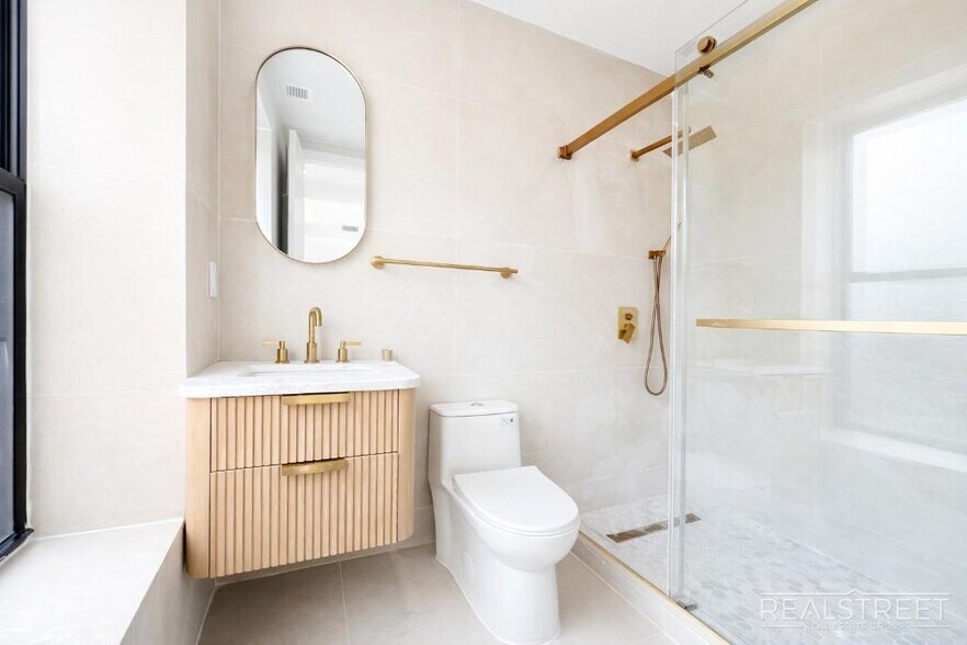 Building Photo - 3BR / 2BA with In-Unit Washer & Dryer