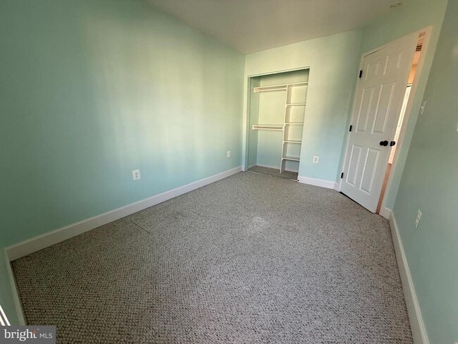 Building Photo - 8702 Village Green Ct