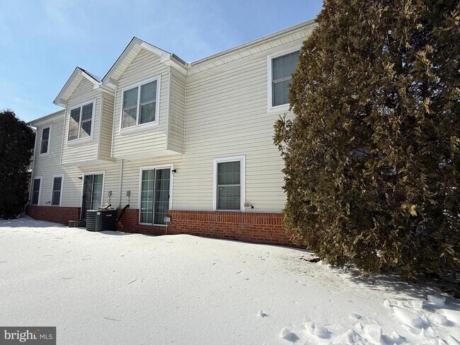 Building Photo - 2051 Astilbe Way