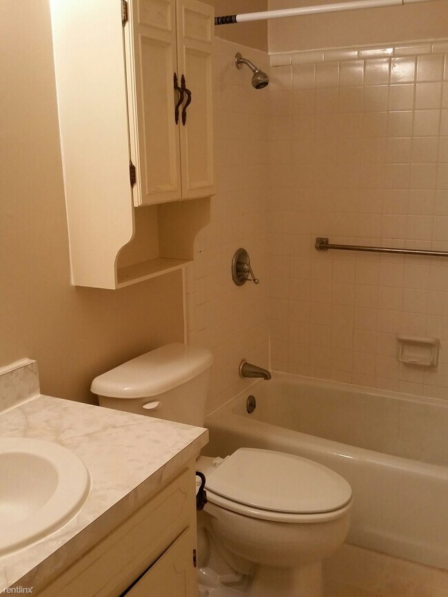 Building Photo - 2 br, 2 bath House - 4812 Tower Rd Unit D