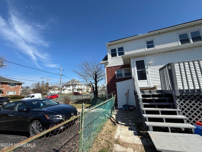 Building Photo - 464 2nd Ave
