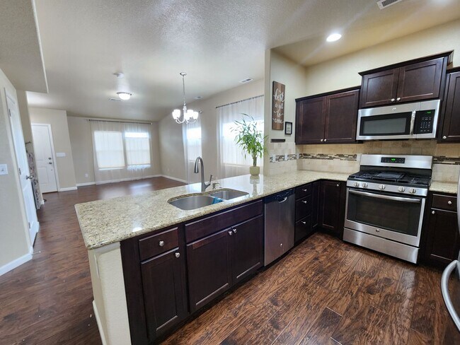 Building Photo - Quiet 2 bed 3 bath home in the 80923 area!!