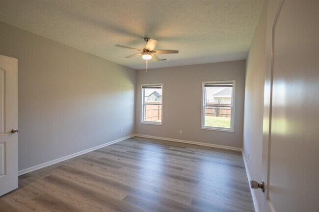 Building Photo - 2321 Trenton Ln