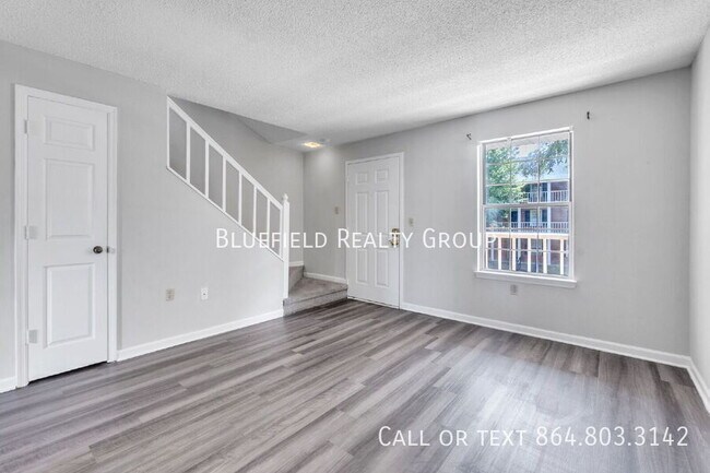 Building Photo - 250 Elm St