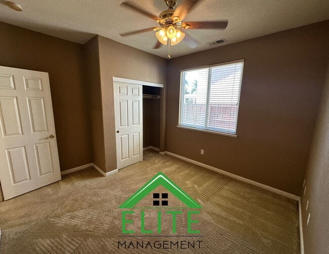 Building Photo - Spacious 6-Bedroom Home with Two Master Su...