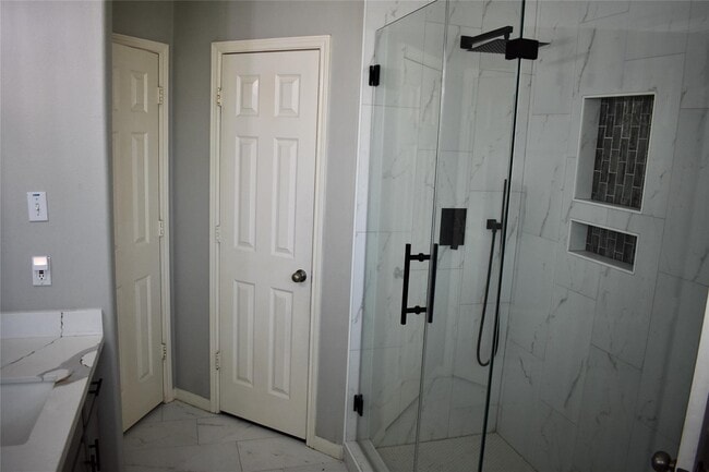 Building Photo - 21559 Kings Bend Dr