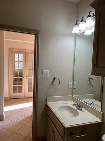 Building Photo - 817 La Cima