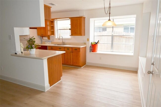 Building Photo - 10321 Long River Dr