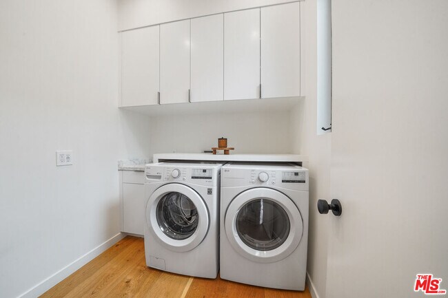 Building Photo - 8242 Hillside Ave