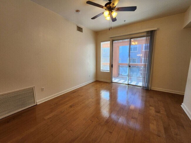 Building Photo - Luxury Mid-rise Condo unit  located on the...