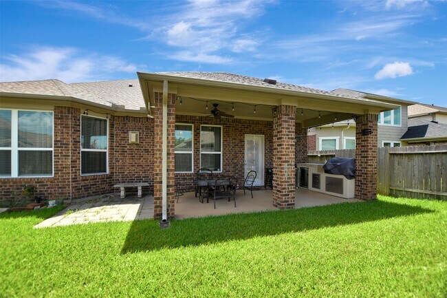 Building Photo - 18226 Russett Green Dr