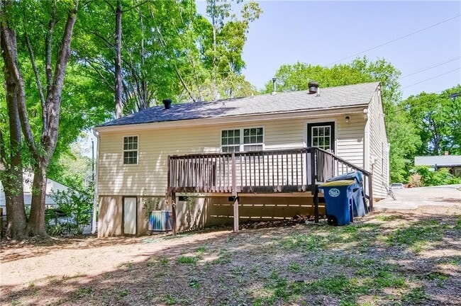 Building Photo - 2053 White Oak Cir