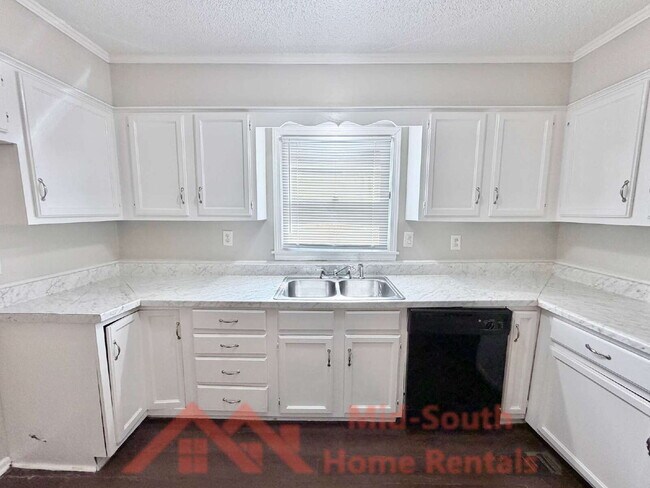 Building Photo - 3998 Victor Dr